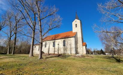 Mindenszentek-templom, Baracska, aljzatbeton felújítása